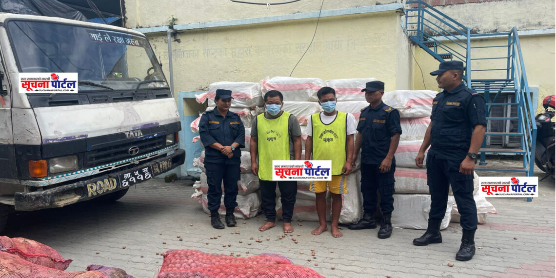 इटहरीबाट प्रतिबन्धित २१ सय किलाे गाजा सहित तीनजना पक्राउ