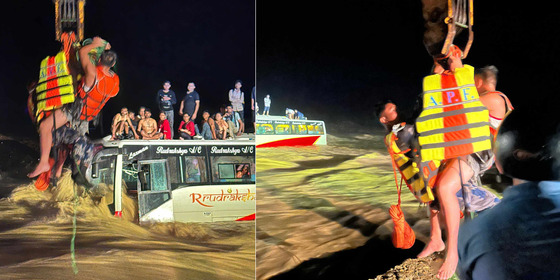 मध्यराति बाढी आइरहेको खोलामा जब चालकले बस हाले , सबै यात्रुकाे सकुशल उद्धार , बगायाे बस