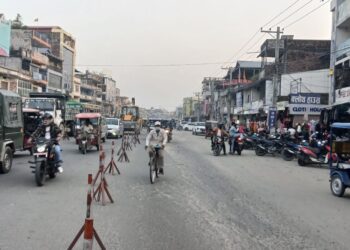 इटहरीमा दुइ घरधनीकाे अवराेधले ८ महिनादेखि अलपत्र ६ लेन सडक 