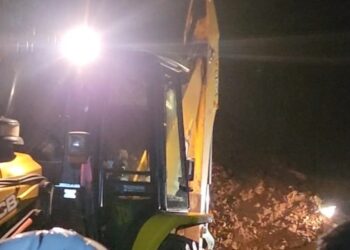 चन्द्रागिरिमा पहिरो खस्दा कार पुरियो