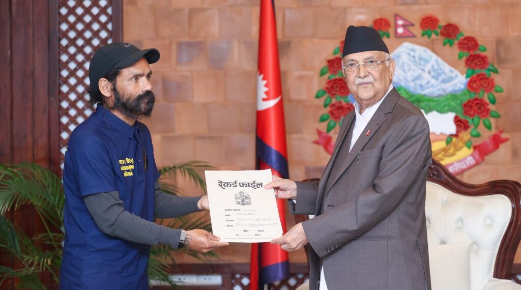 प्रधानमन्त्रीलाई भेटेपछि अभियानकर्मी बोहराले भने–अब जुत्ता लाउँछु, दाह्री काट्छु