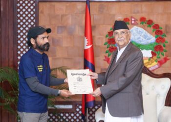 प्रधानमन्त्रीलाई भेटेपछि अभियानकर्मी बोहराले भने–अब जुत्ता लाउँछु, दाह्री काट्छु