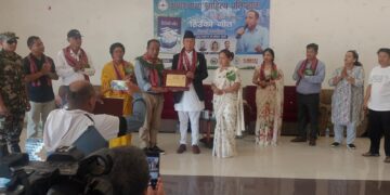 मदन पुरस्कारका दाबेदार स्रष्टा गुरुङलाई सगरमाथा सम्मान ( फाेटाे फिचर )