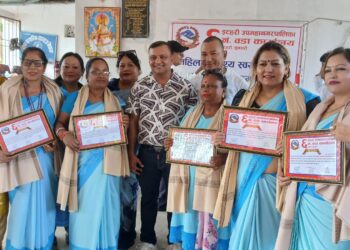 इटहरीकाे ६ नं वडा कार्यालयद्वारा पाँचजना महिला स्वास्थ्य स्वयमसेविकालाइ सम्मान