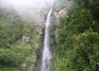 ओझेलमा ताप्लेजुङकाे ढङ्ढङ्गे झरना , पर्यटकीय स्थल बनाउन स्थानीय सरकार सकृिय