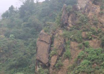 भिरबाट खसेको ढुंगाले लाग्दा टहरामा सुतिरहेका १४ र १८ वर्षीया किशोरीको मृत्यु