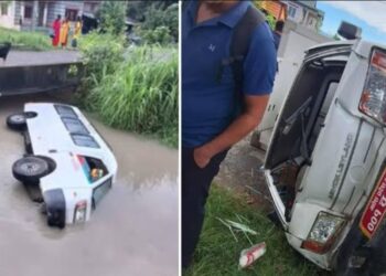 भरतपुरमा दुध बोक्ने गाडी र माइक्रो ठोकिँदा १ घाइते , दुर्घटनापछि  नहरमा खस्यो माइक्रो