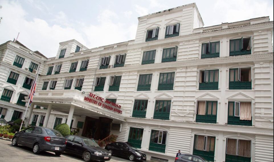 इरानको जेलबाट छुटेका पाँच नेपाली आइपुगे नेपाल