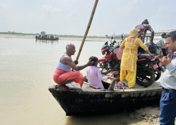 त्यही पानीले लग्यो सलल…