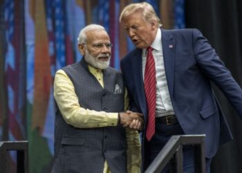 माेदि संग हात मिलाएका ट्रम्पले  भारतमाथि नै लगाए ५० प्रतिशत कर , कुनमा कति ?