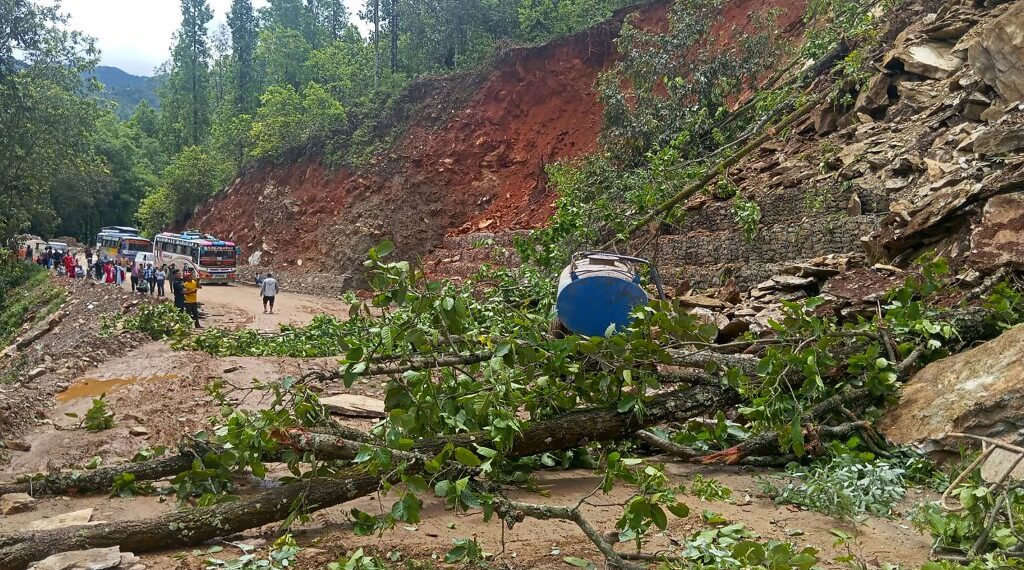 पृथ्वी लोकमार्ग, कर्णाली राजमार्ग र रुद्रवेणी–वामी सडक अवरुद्ध