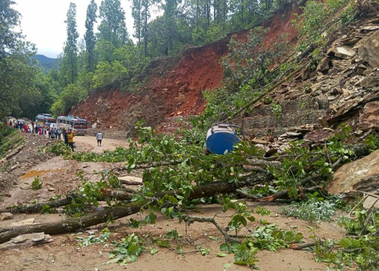 पृथ्वी लोकमार्ग, कर्णाली राजमार्ग र रुद्रवेणी–वामी सडक अवरुद्ध