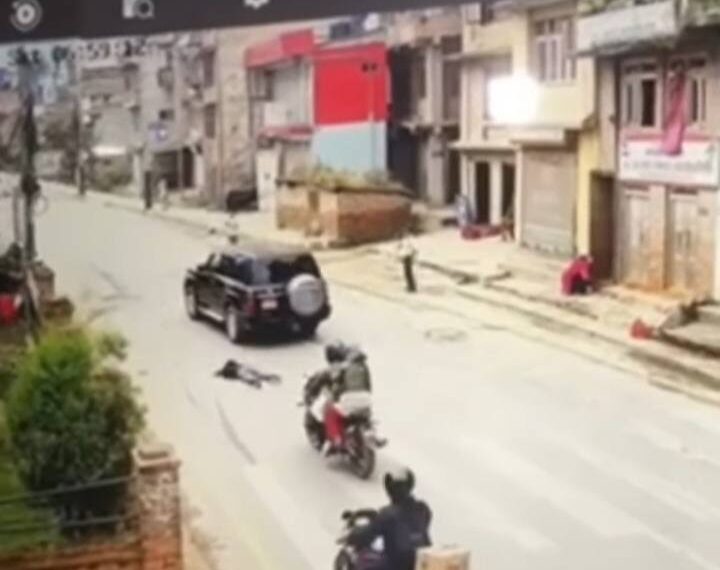 ललितपुरमा काेशीका मन्त्री राम राना सवार गाडीले बालकलाइ ठक्कर दिएर भागेपछि…