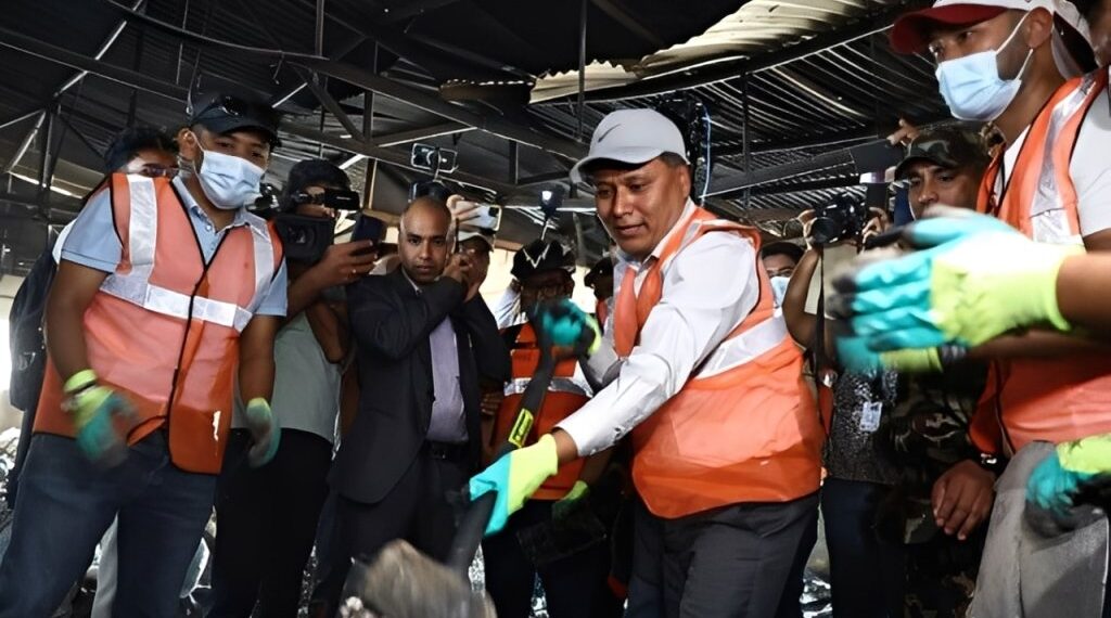 बेल्चा लिएर मन्त्री आफै जब फिल्डमा निस्किए