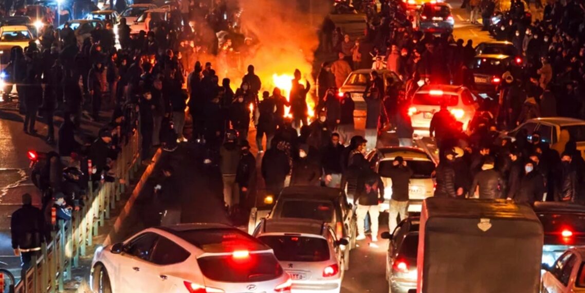 इरानमा आगो : १२ हजार मानिस मारिएको आशंका