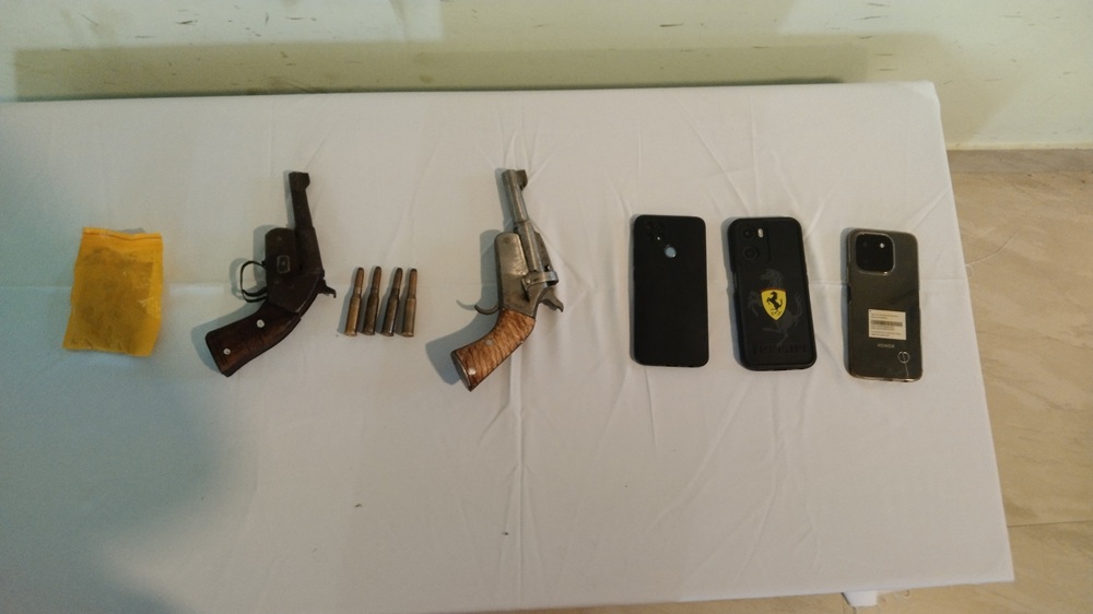 डकैतीको ३ महिनापछि ४ जना आरोपी कटुवा पेस्तोलसहित पक्राउ