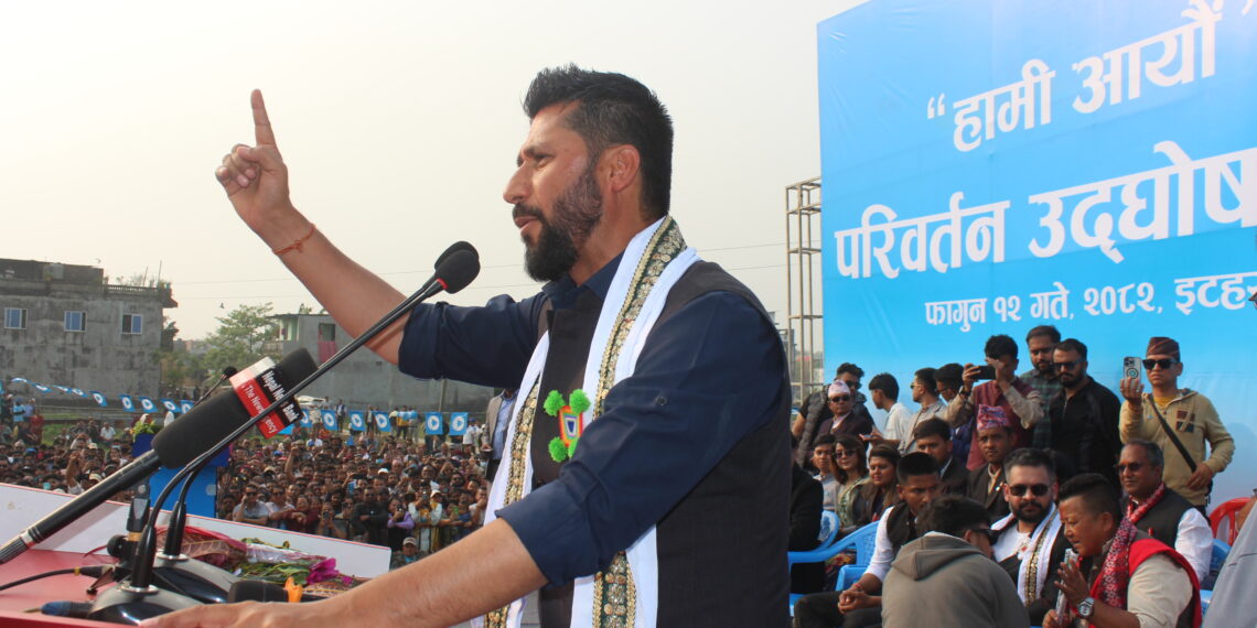 इटहरी आएर रविले गगनलाई भने  : २०-२० वर्ष सांसद, मन्त्री भएपछि बल्ल बाटोघाटो बनाउनलाई १०-१५ वटा कानुन फेर्नुपर्छ भन्ने ज्ञान आयो ?