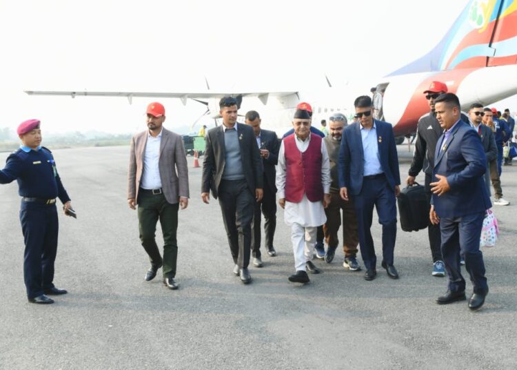 एमाले अध्यक्ष ओली झापा पुगे, एक साताभरी मतदाता भेटघाट र कार्यक्रममा सहभागी हुने