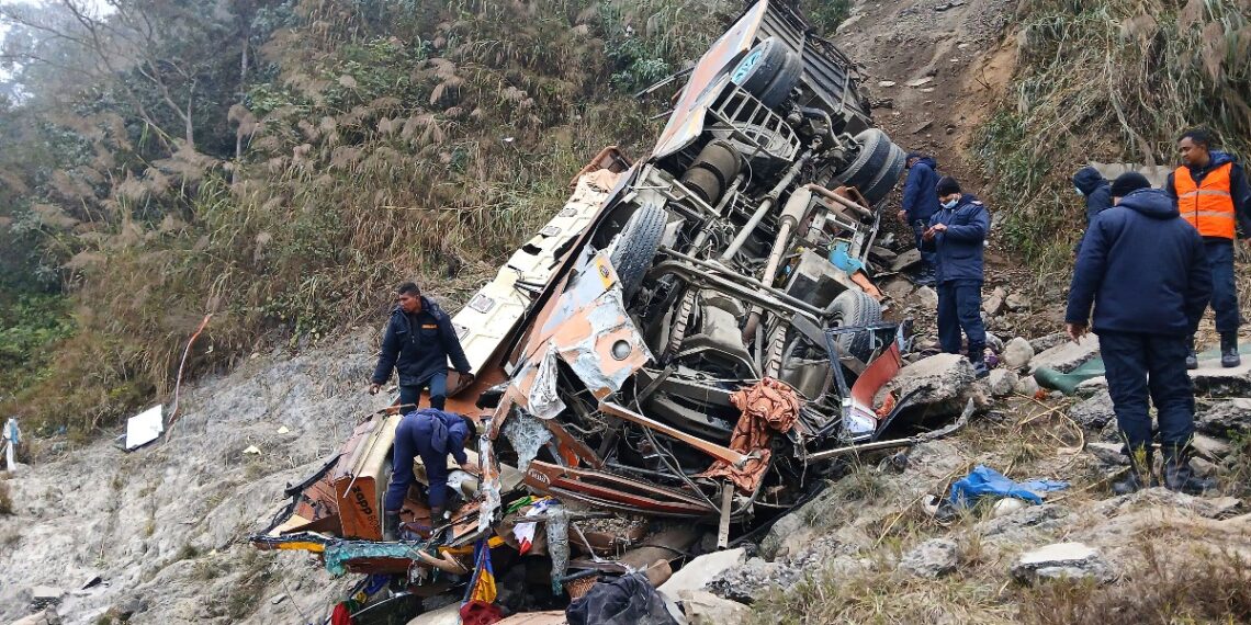 धादिङ बस दुर्घटना: १७ जना मृतकको सनाखत हुन बाँकी, २८ घाइते (नामावली)