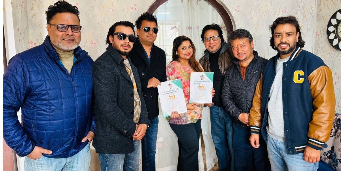 दीपकलाई लिएर ‘छ माया छपक्कै-२’ बनाउँदै दीपेन्द्र लामा