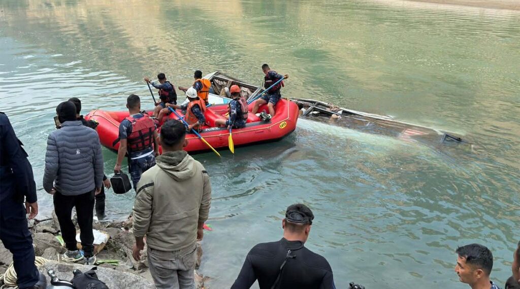 रामेछापमा बस दुर्घटना: १९ बुँदे सहमतिपछि पीडित परिवारले स्थगित गरे आन्दोलन