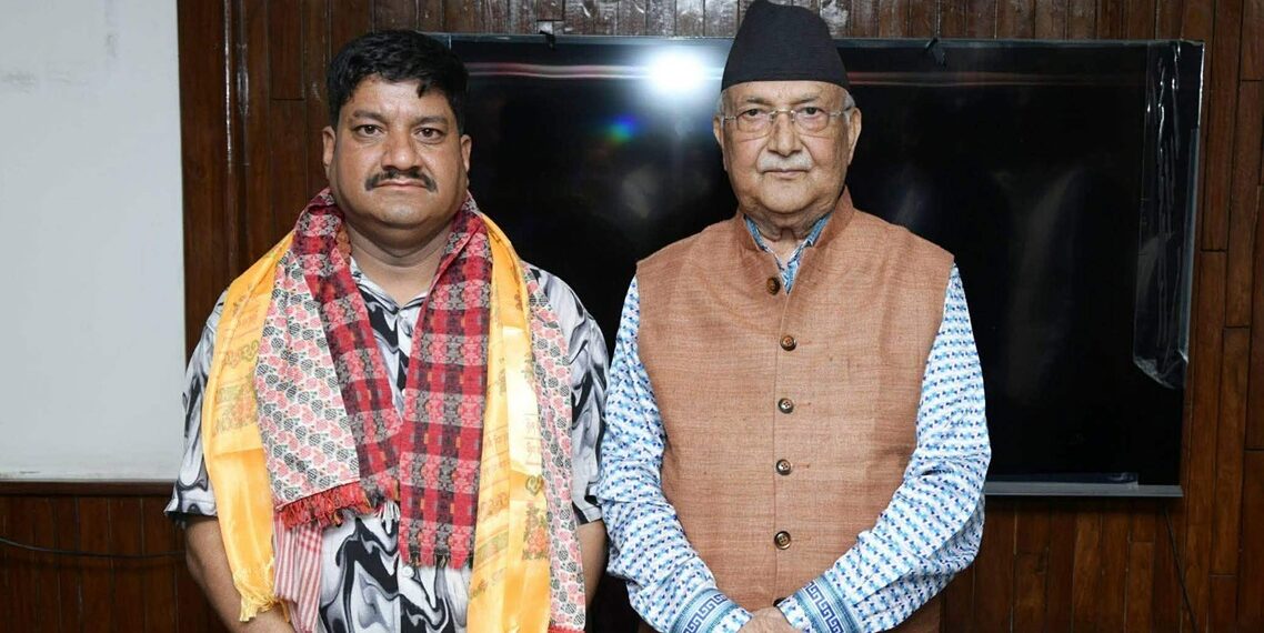 यसपटक टिकट नपाएका रास्वपा कोसी प्रदेश सदस्य ठगेन्द्रले छाडे पार्टी, ओलीले भित्र्याए एमालेमा