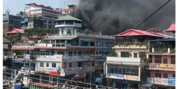 इटहरीकाे पूर्वाञ्चल क्याफेमा लागेकाे आगाे ३ घण्टा पछि नियन्त्रणमा : ३५ लाख क्षति