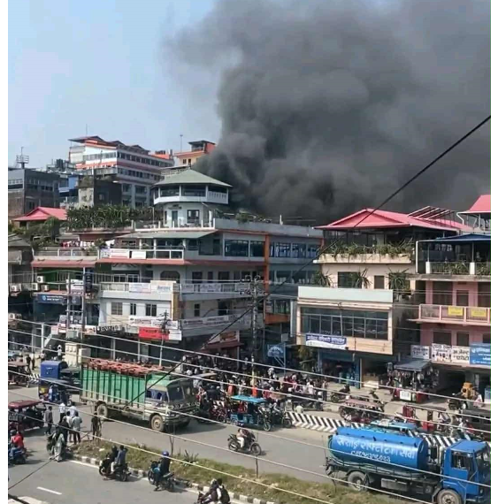 इटहरीकाे पूर्वाञ्चल क्याफेमा लागेकाे आगाे ३ घण्टा पछि नियन्त्रणमा : ३५ लाख क्षति