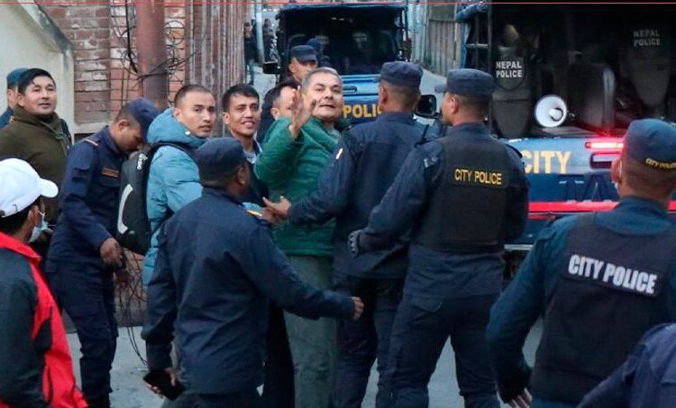 निर्वाचन बिथोल्ने अभिव्यक्ति दिँदै आएका दुर्गा प्रसाईँ फेरि पक्राउ