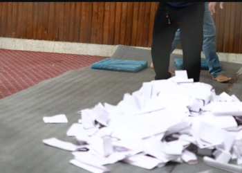 ओखलढुंगामा नतिजा सुनाइसकेपछि प्रत्यक्षतर्फ  हराएकाे  मतपत्र समानुपातिकतर्फको ढ्वाङमा भेटियाे , कानुनी उपचारमा जाने कांग्रेस उम्मेद्वारकाे तयारी