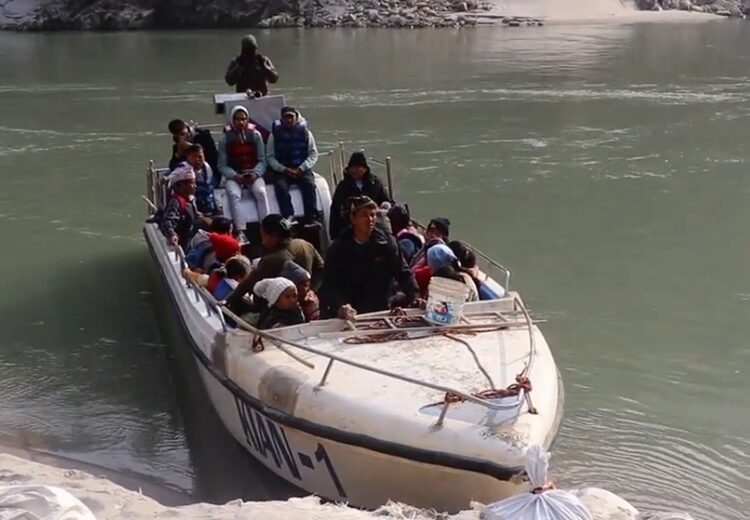 जलयात्राले हतुवागढीसँग तराईको दूरी छोटियो , बोट सञ्चालनले स्थानीय नागरिकको आवतजावत सहज