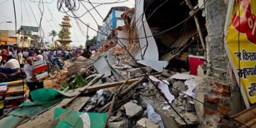 वीरगन्जको मुख्य शहरमा सुरु भयो सडक विस्तार, १३ वटा डोजरले भत्काउन थाले संरचना