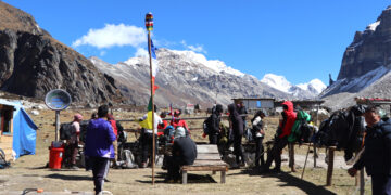 कञ्चनजंघा क्षेत्रमा पर्यटकको चहलपहल बढ्यो