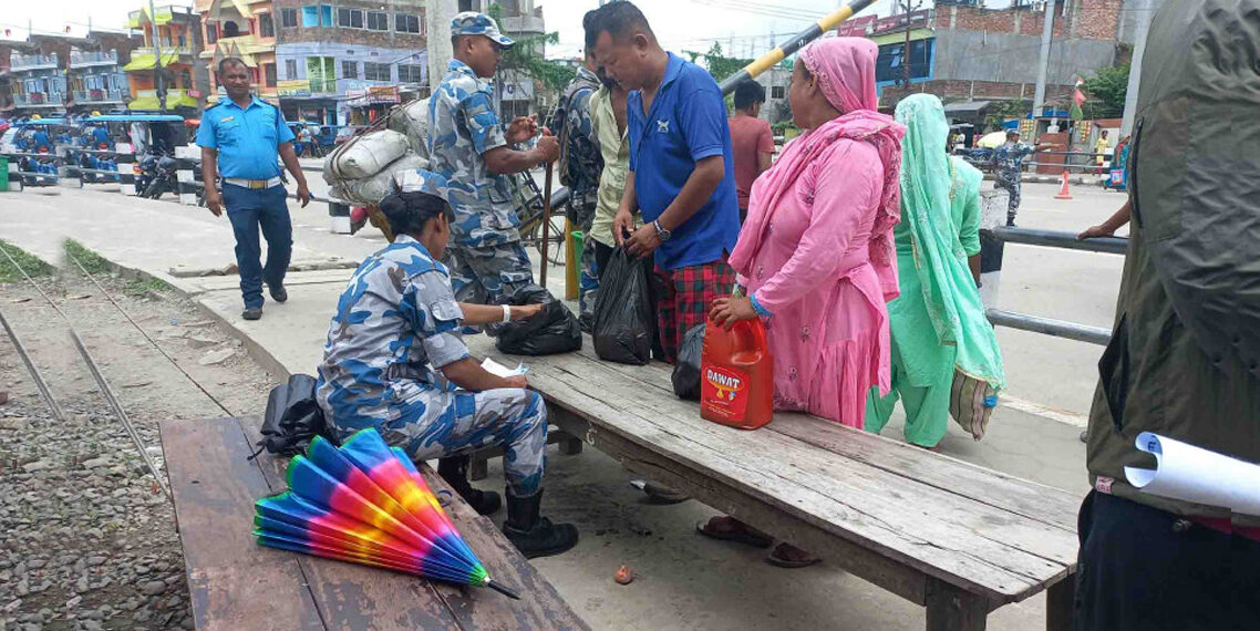 एक सय रुपैयाँको सामान ल्याउँदा पनि पूर्वी नाकामा कडाइ