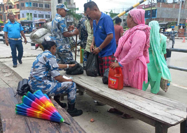 एक सय रुपैयाँको सामान ल्याउँदा पनि पूर्वी नाकामा कडाइ