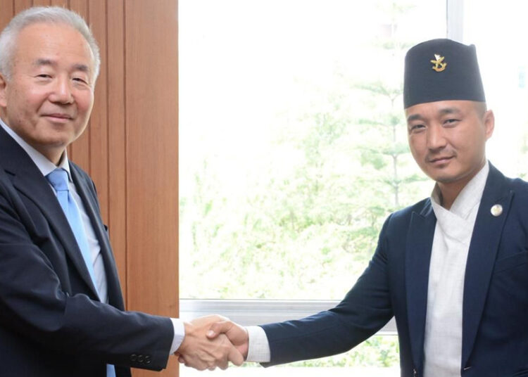 गृहमन्त्री गुरुङ र जापानी राजदूत तोरूबीच भेटवार्ता